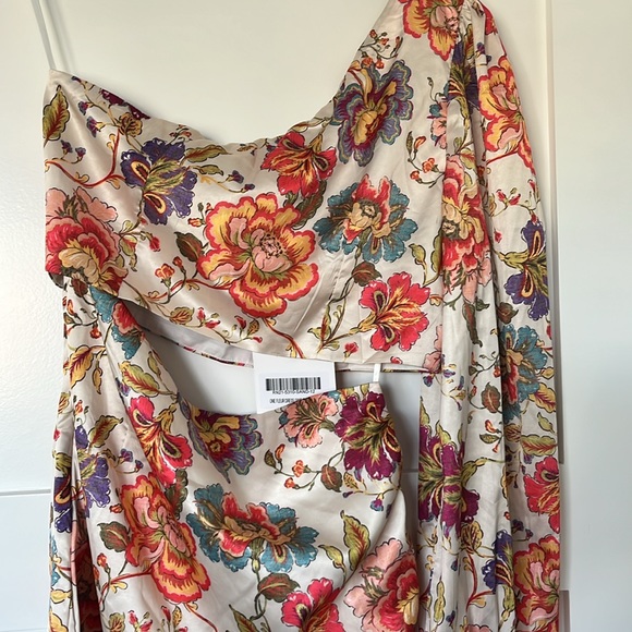 RUNAWAY The Label One Shoulder Cut Out Floral Dress - Picture 7 of 7